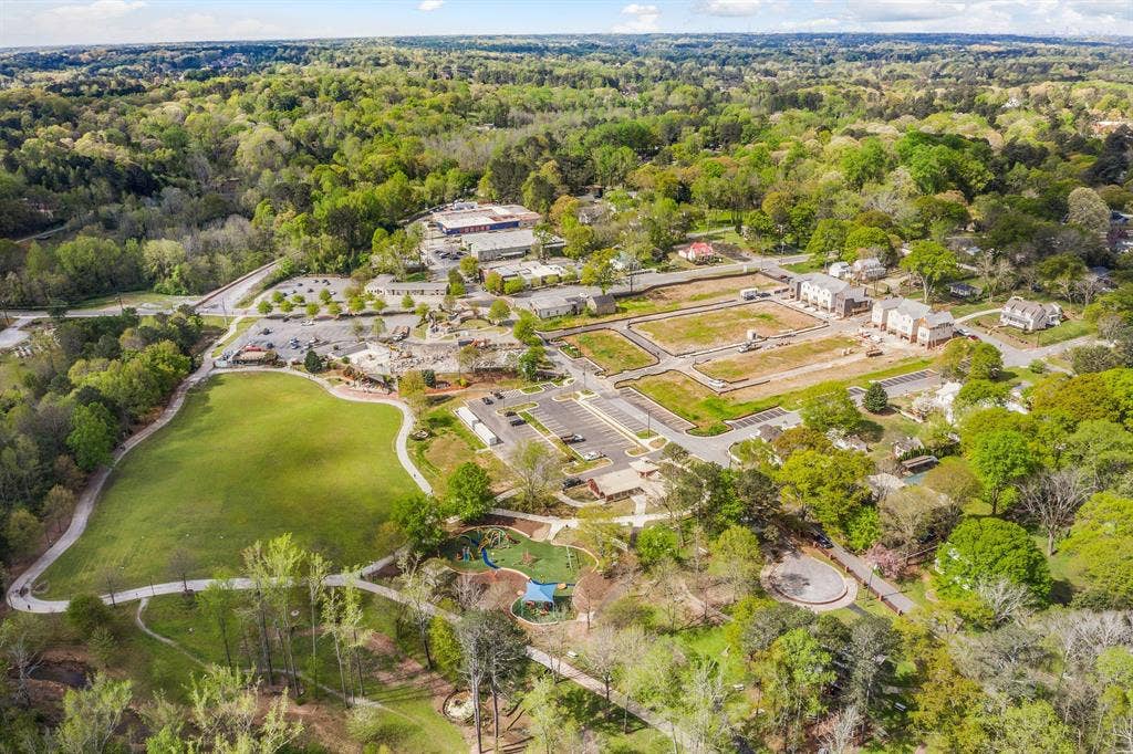 5 BR in Lilburn