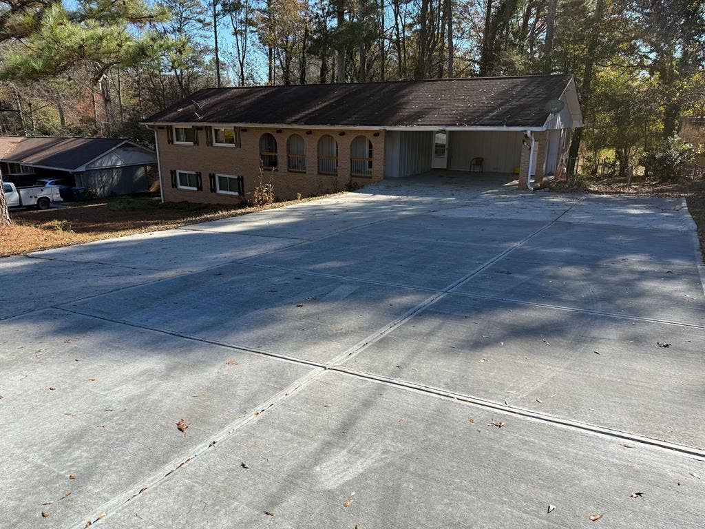 5 BR in Lilburn