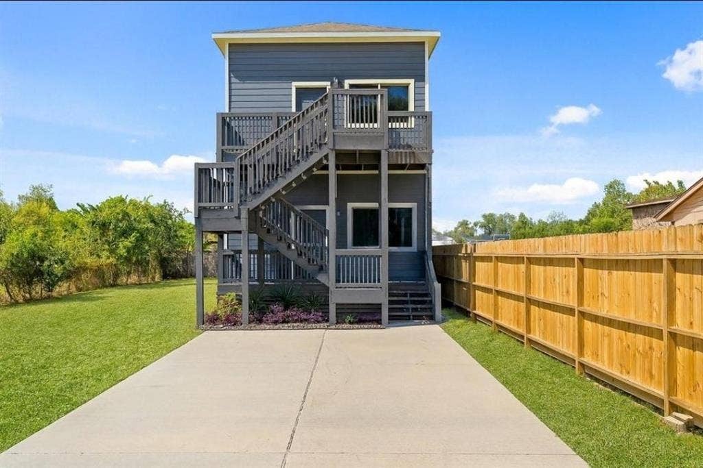 6 BR in Houston