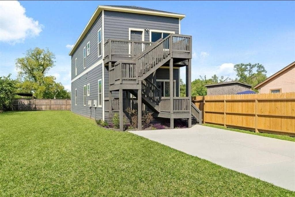 6 BR in Houston