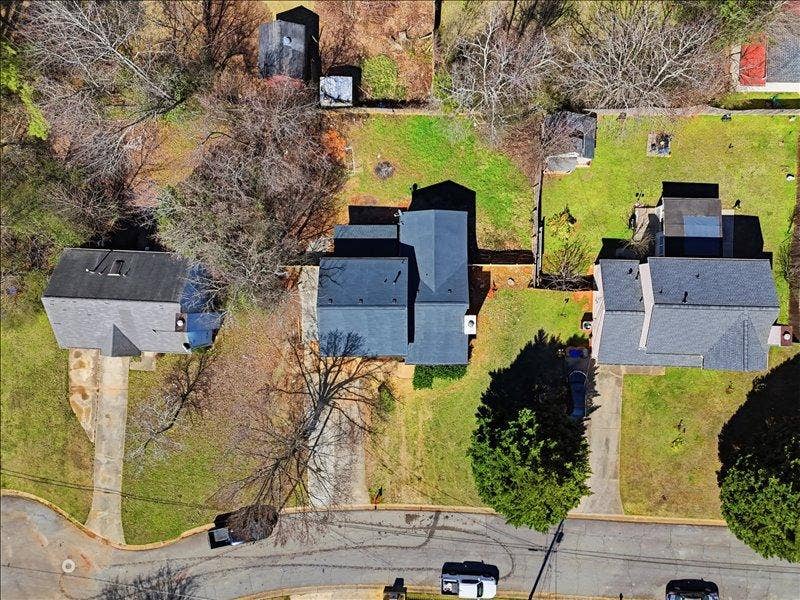 8 BR in Lawrenceville