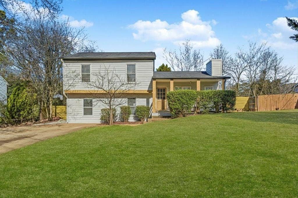 8 BR in Lawrenceville