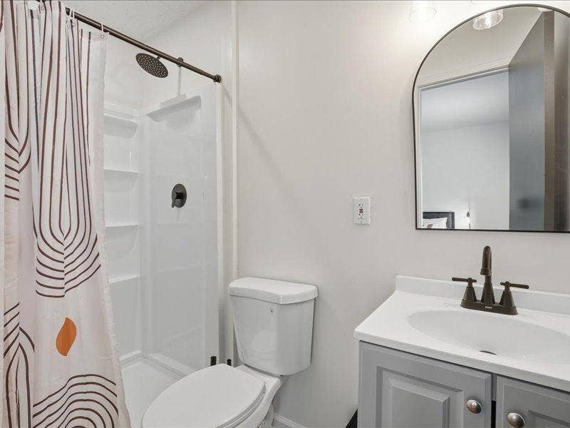 8 BR in Lawrenceville