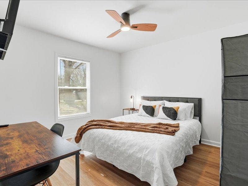 8 BR in Lawrenceville