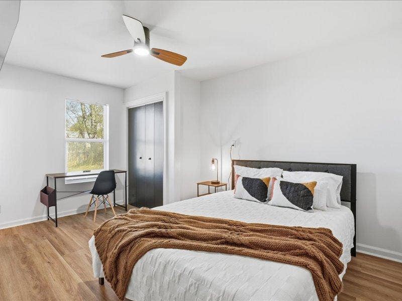 8 BR in Lawrenceville