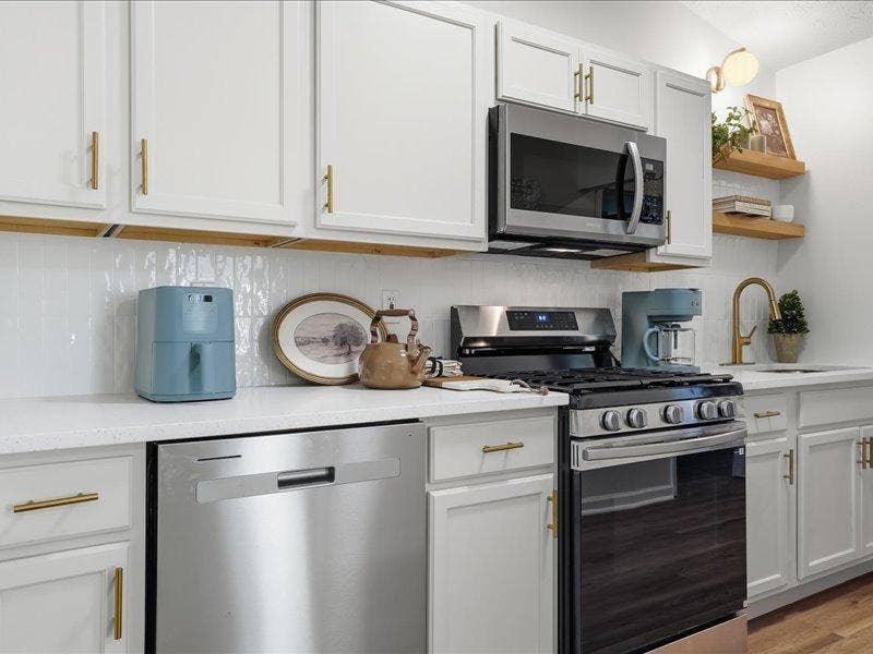 8 BR in Lawrenceville