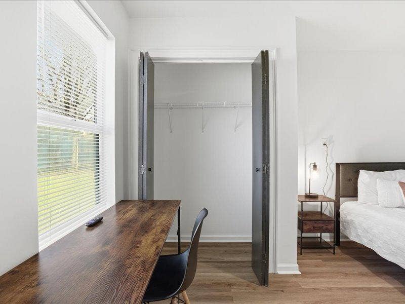 8 BR in Lawrenceville
