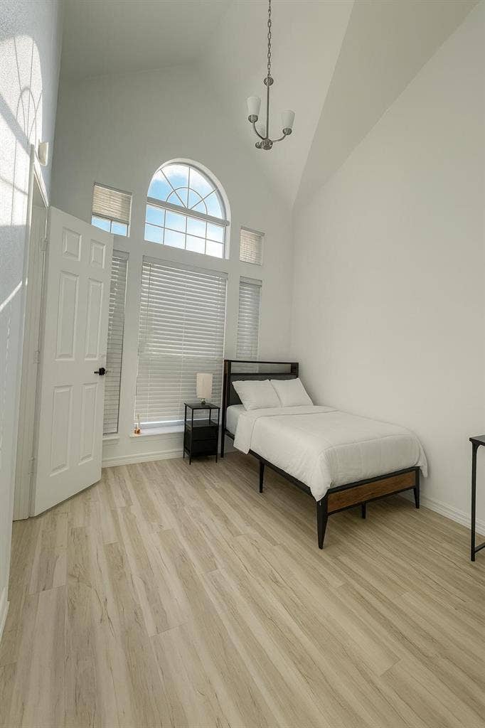6 BR in Pflugerville