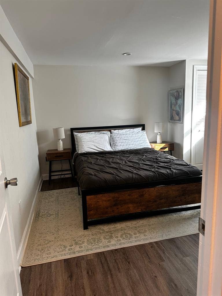 Stunning, Fully Furnished Apartment