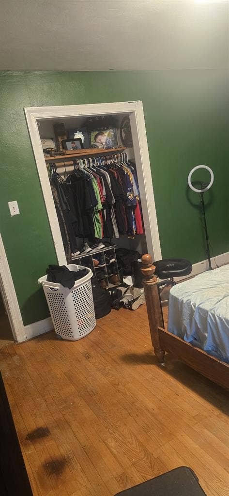 Spacious room avaliable