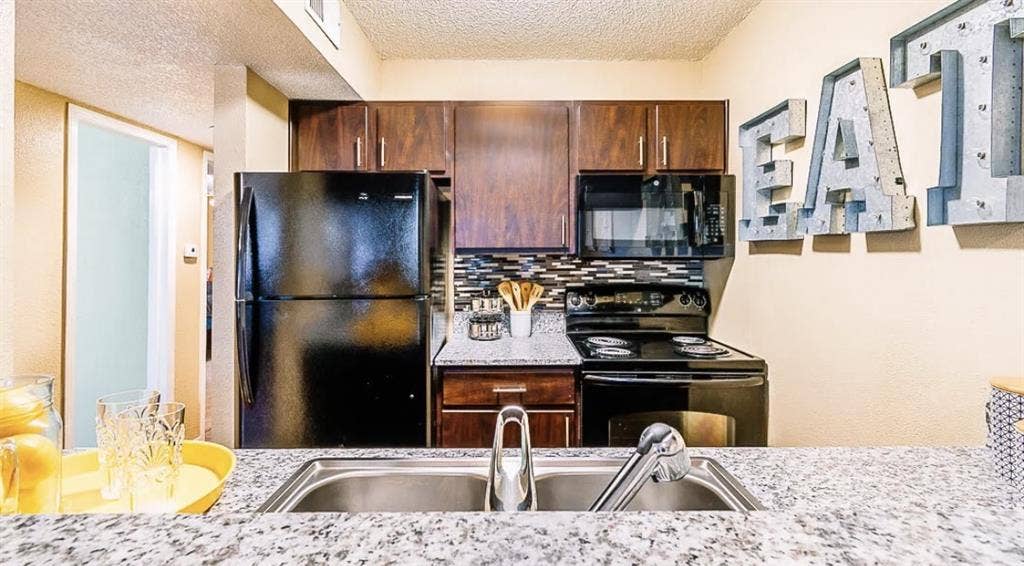 2bdx1bath Apartment Sublease!!!