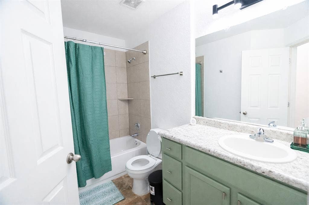 4 BR in Austin