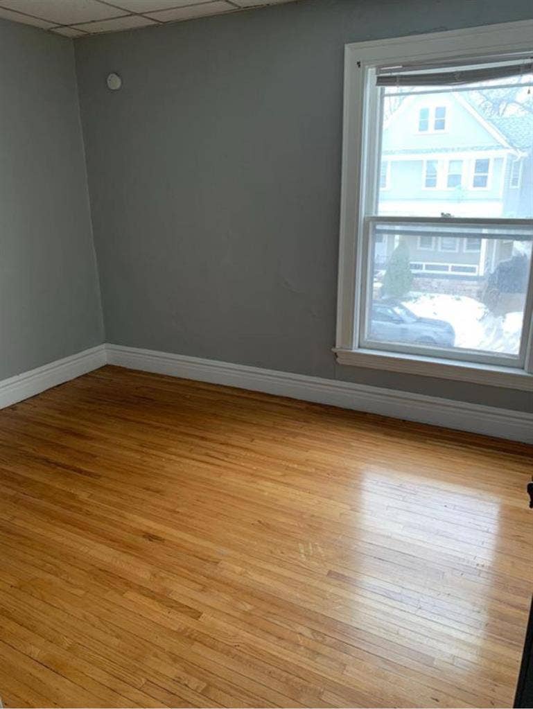 Looking for 2 additional roomates!!