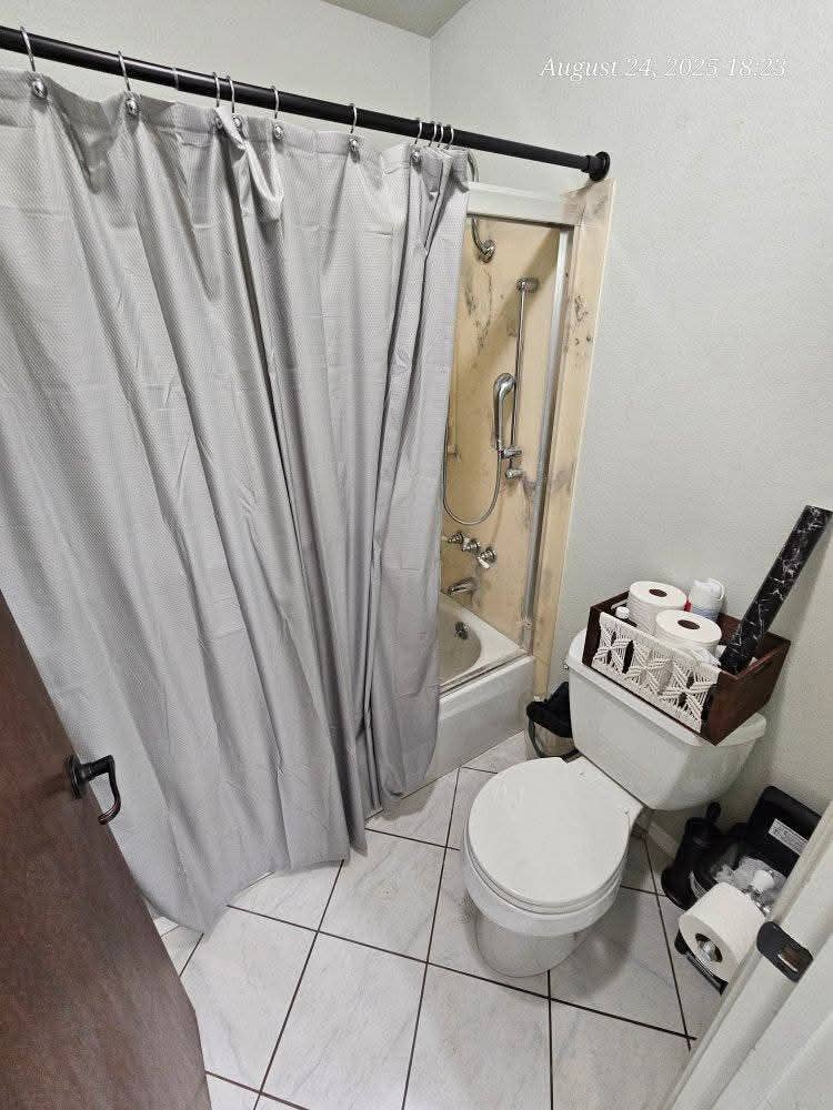 Rosemont - private room/shared bath