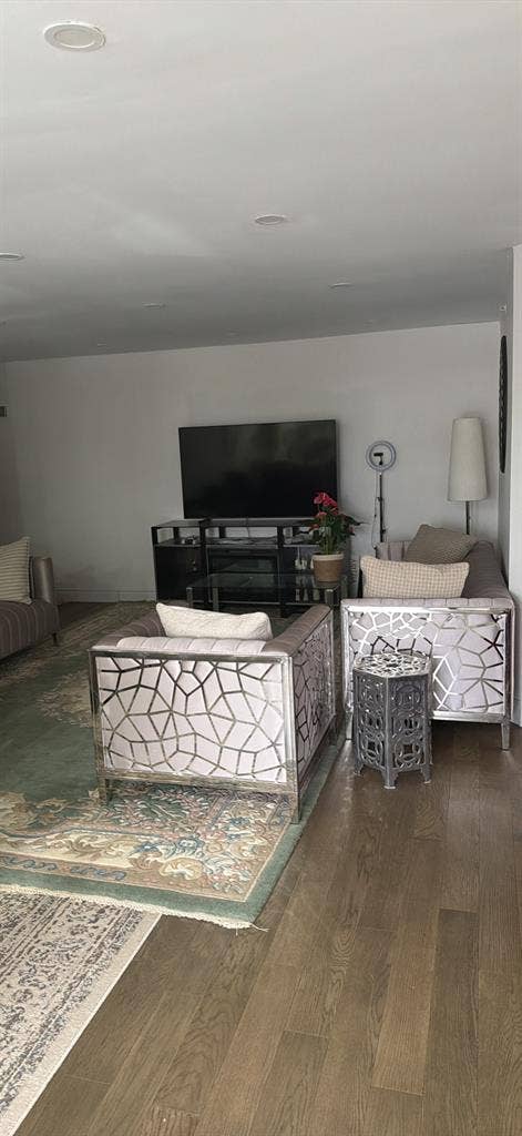 1 Bhk room for rent.