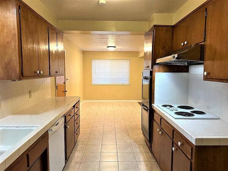 New Listing nicely kept property.