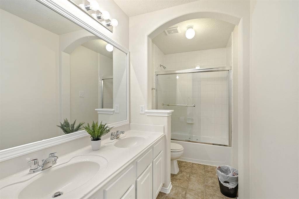 8 BR in Richmond