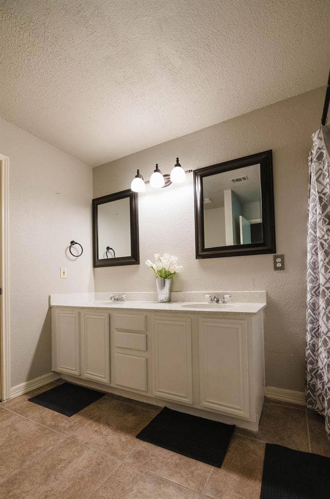 7 BR in Arlington