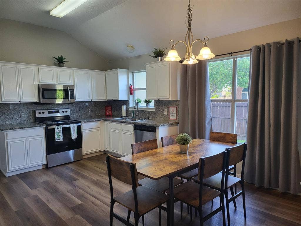7 BR in Arlington