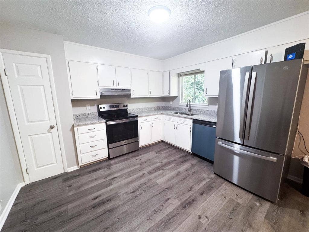 7 BR in Riverdale