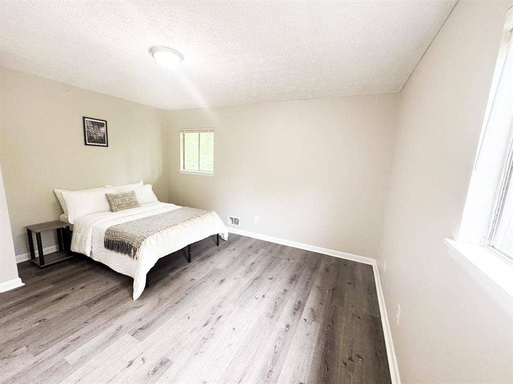 7 BR in Riverdale