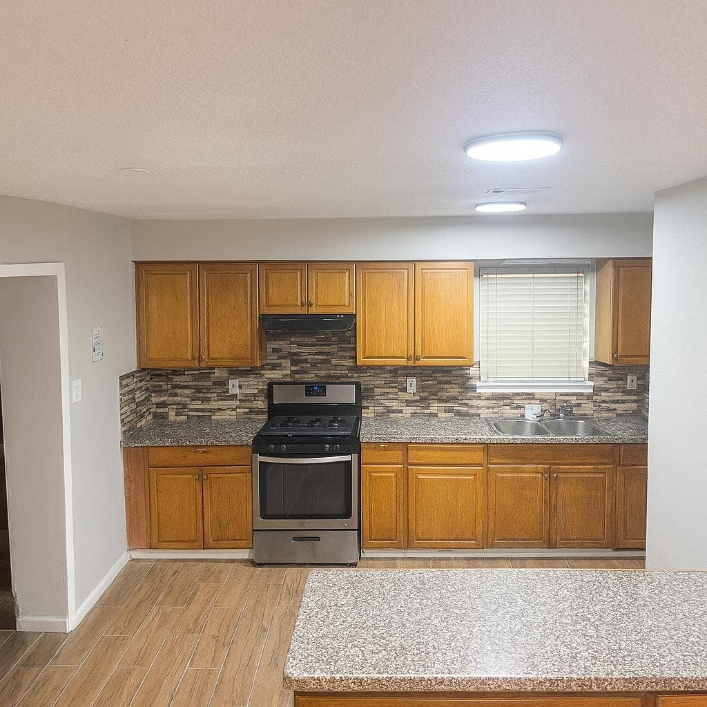 7 BR in Houston