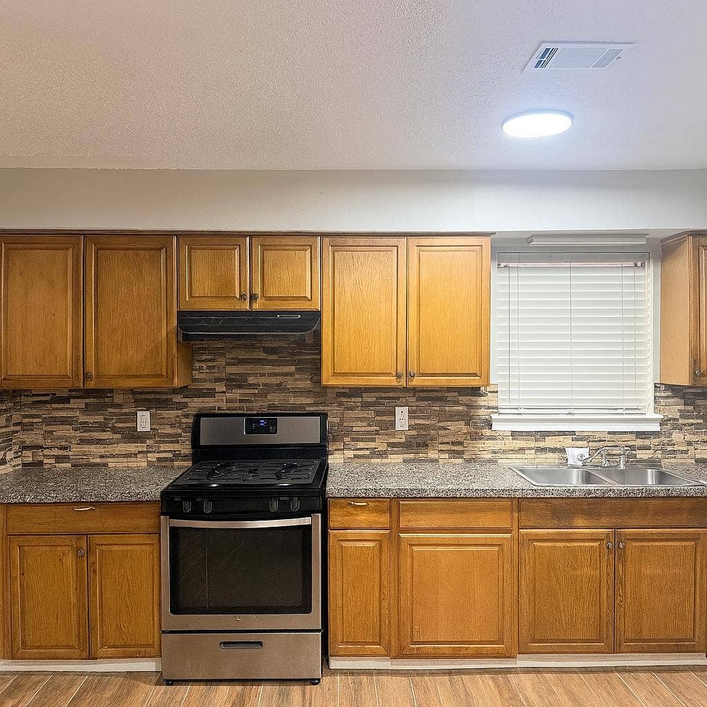 7 BR in Houston