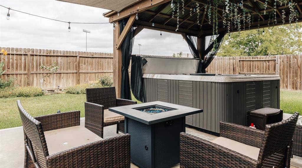 4 BR in Houston
