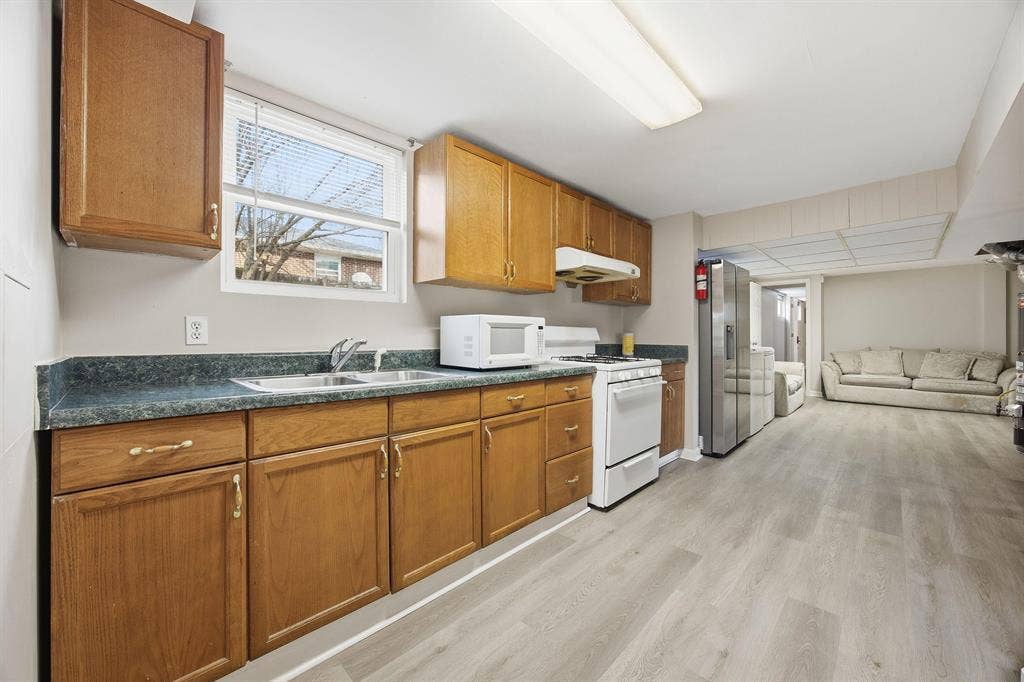 8 BR in Marietta