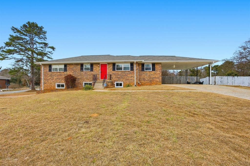 8 BR in Marietta