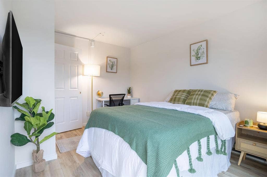 4 BR in Seattle