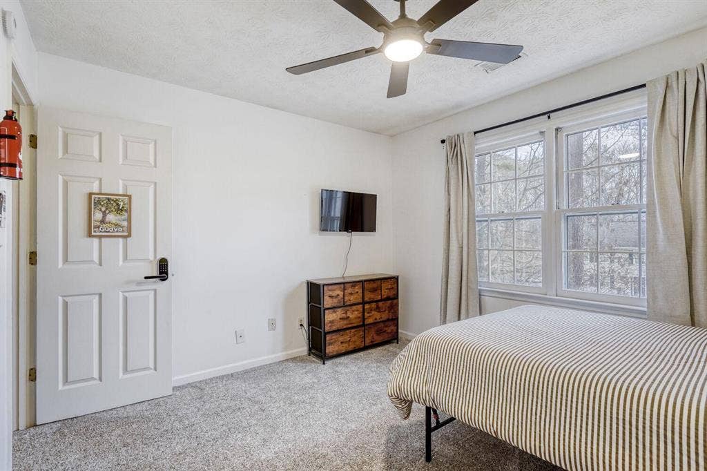 7 BR in Snellville