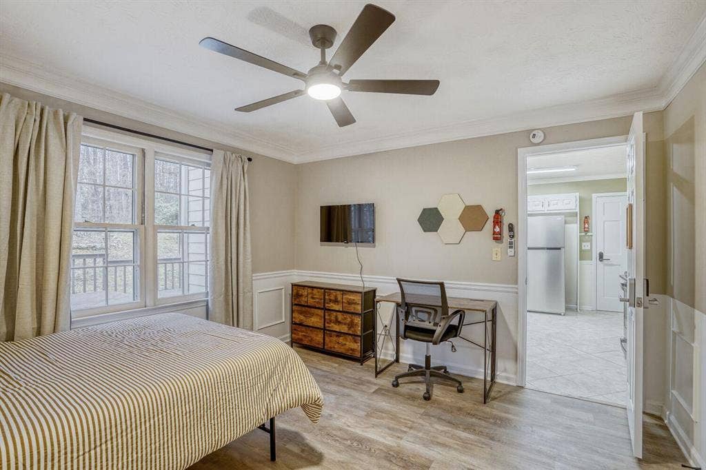 7 BR in Snellville