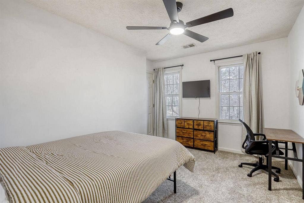 7 BR in Snellville