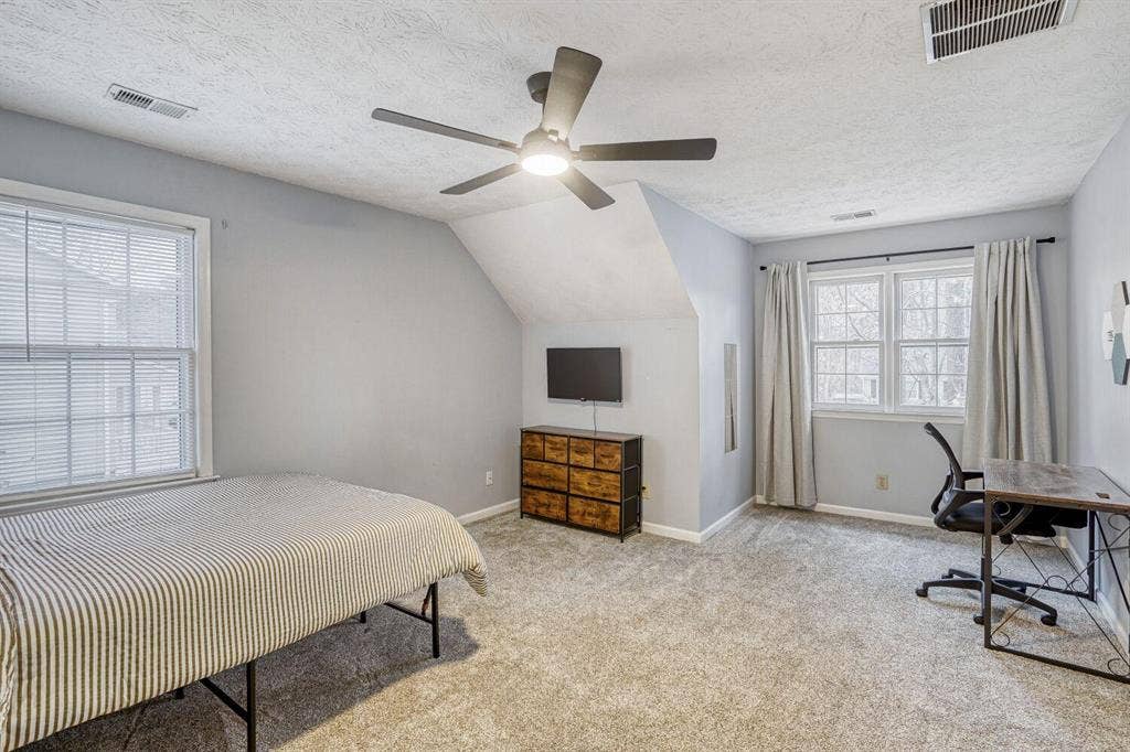 7 BR in Snellville