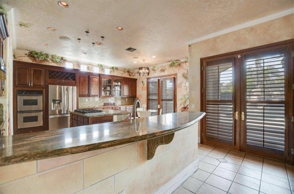 Mediterranean mini estate