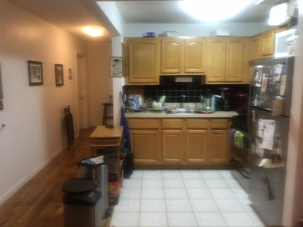 I need roomie! Chill person wanted