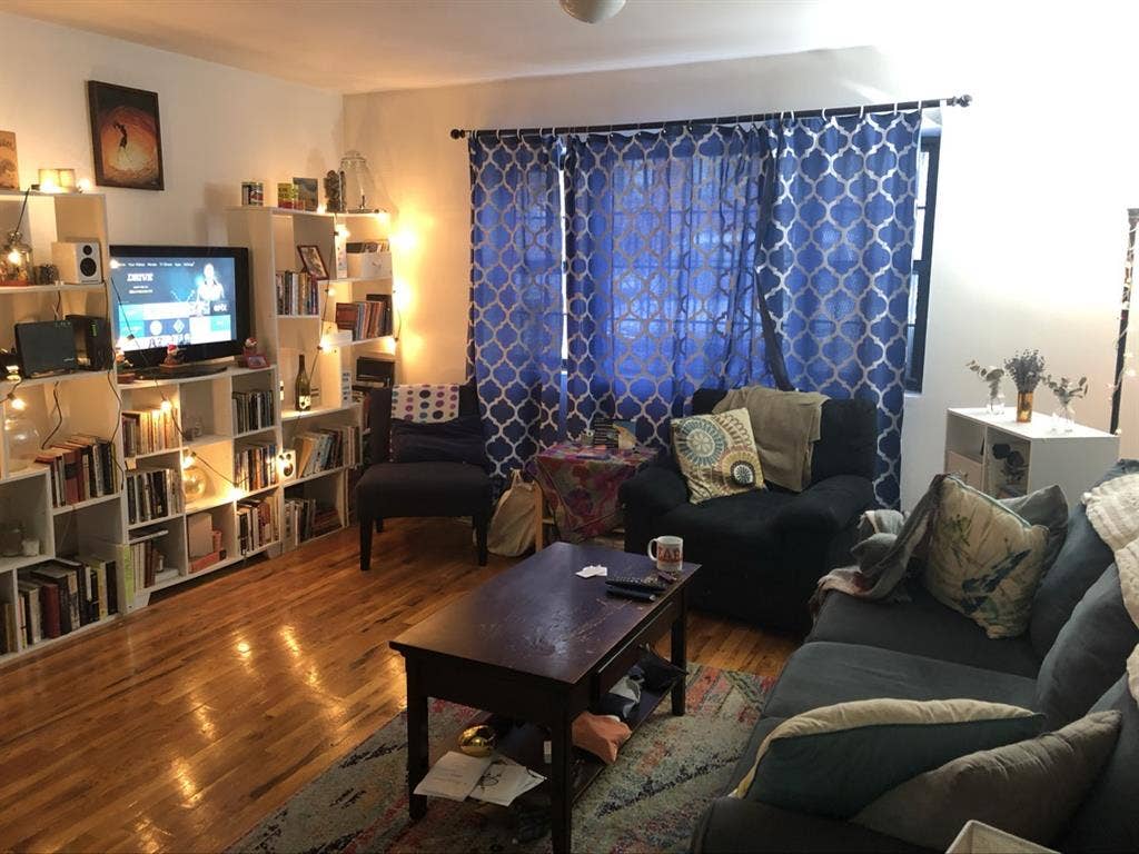 I need roomie! Chill person wanted