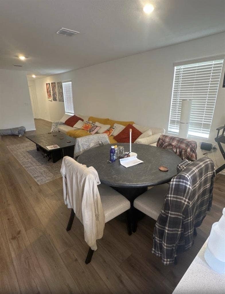 Looking for a roommate for house