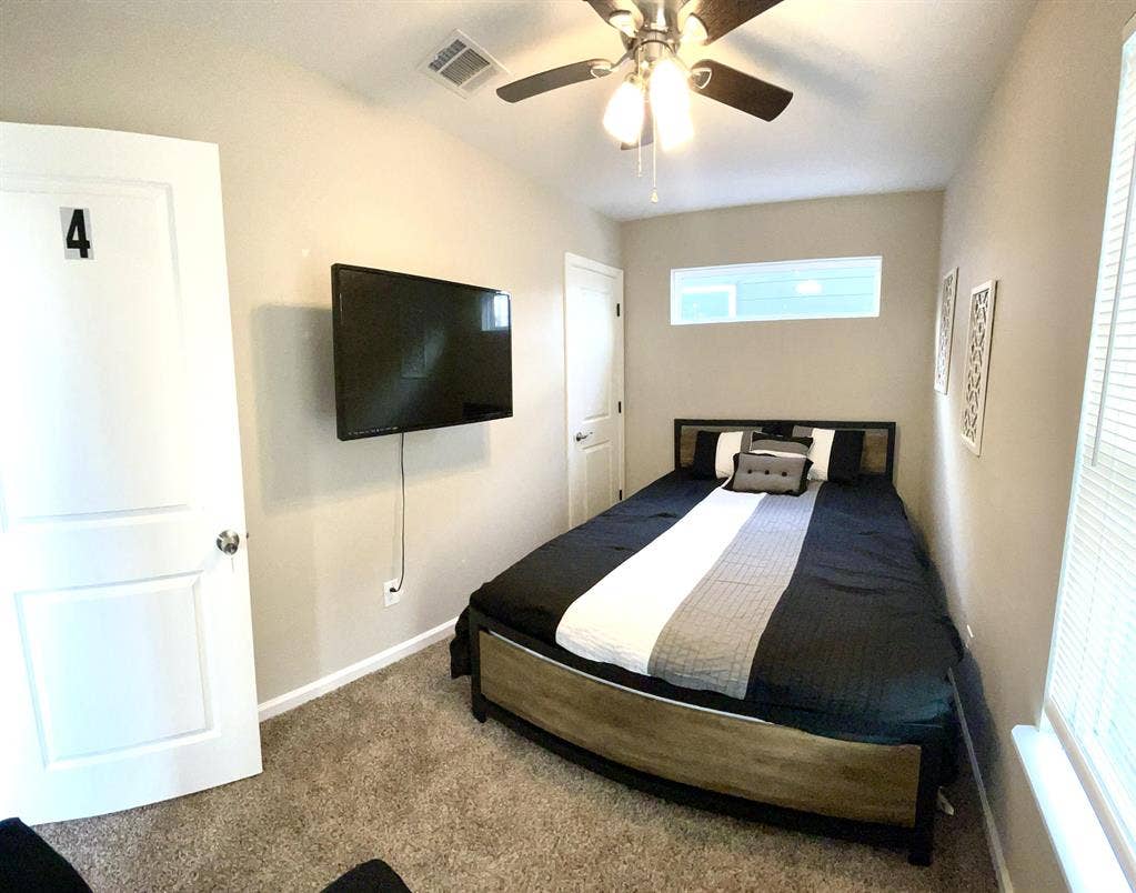 4 BR in Houston