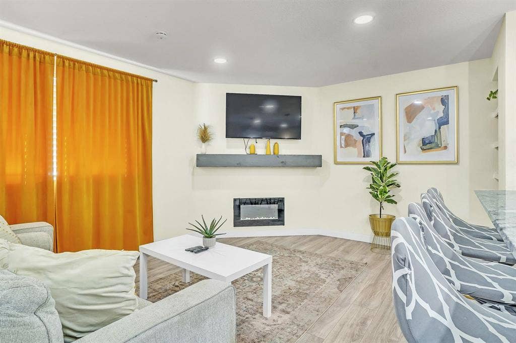 4 BR in Denver