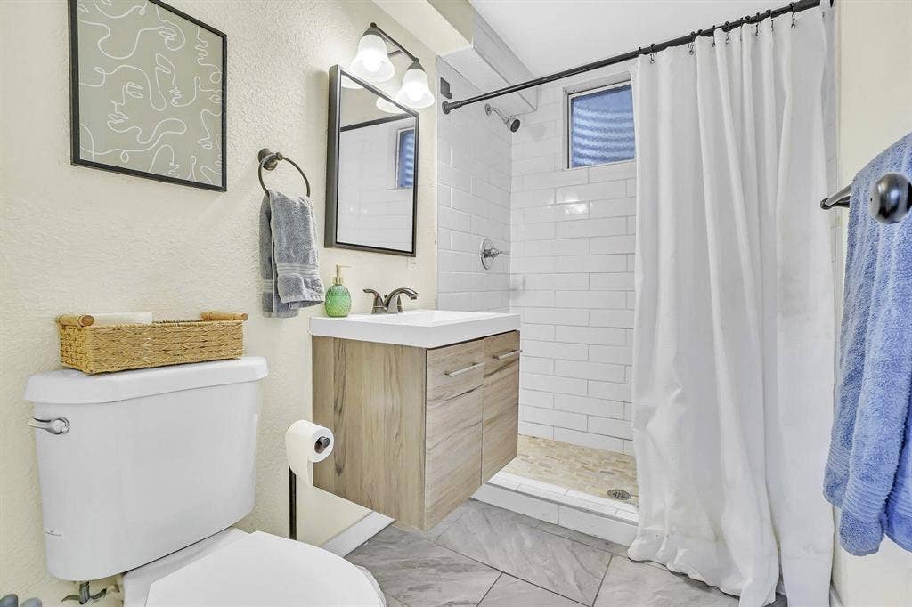 4 BR in Denver