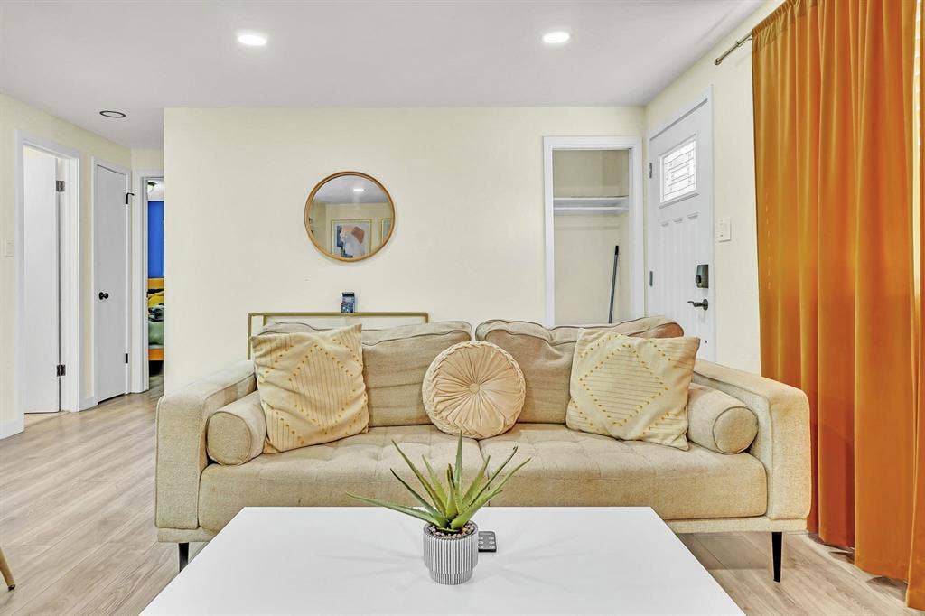 4 BR in Denver