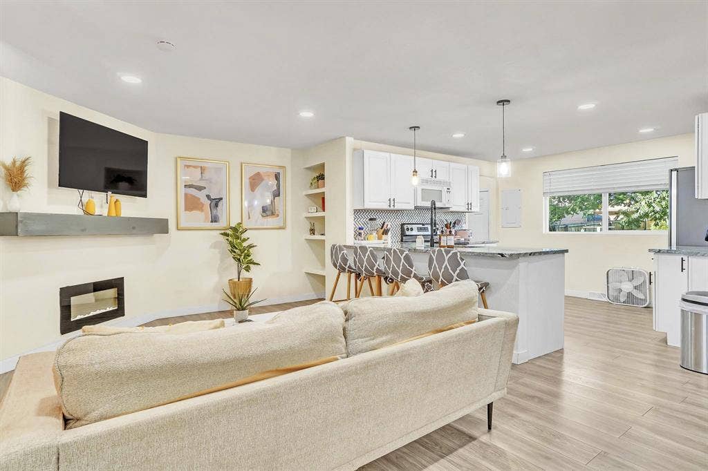 4 BR in Denver