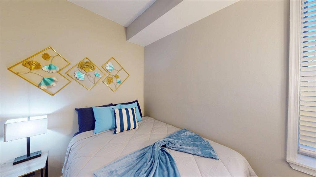8 BR in Baltimore
