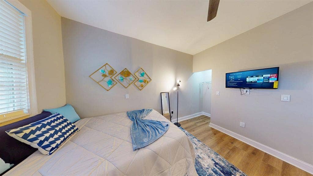 8 BR in Baltimore