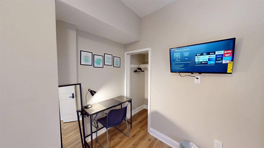 8 BR in Baltimore