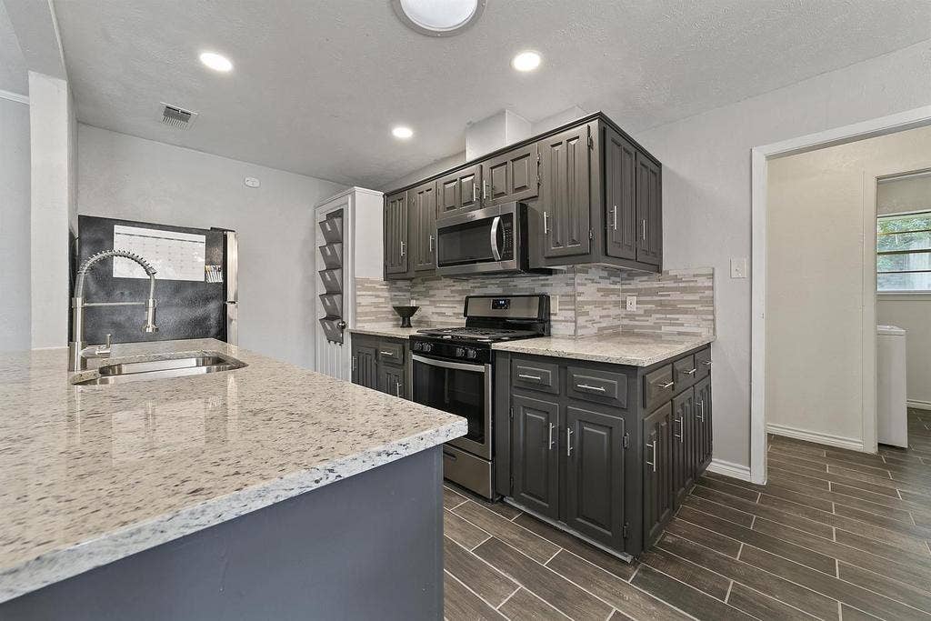 6 BR in DeSoto
