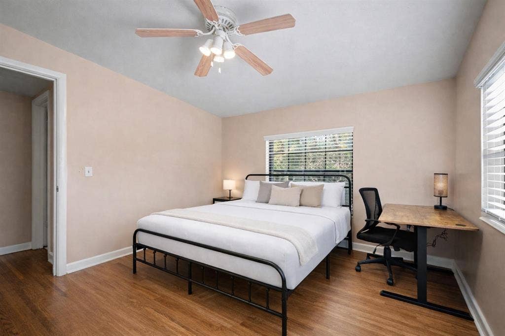 6 BR in Jacksonville