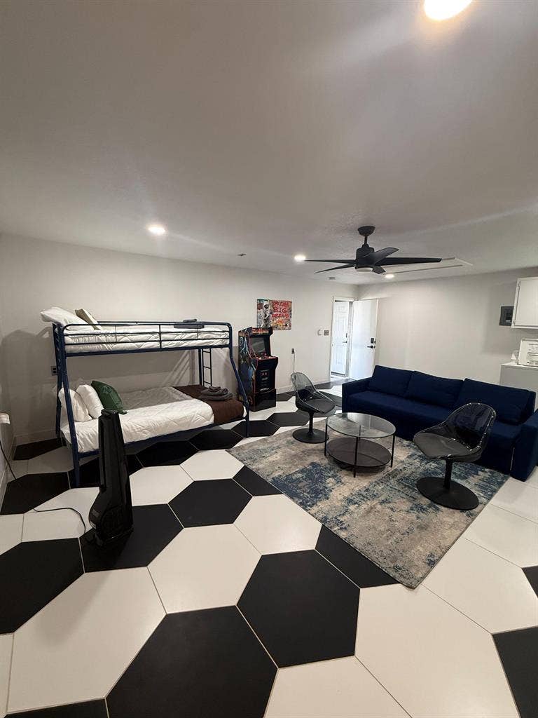 4 BR in Austin